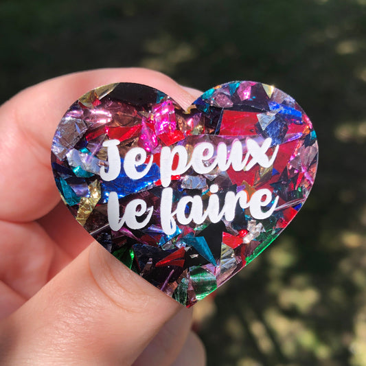 Broche "Je peux le faire" en acrylique à gros confettis multicolores