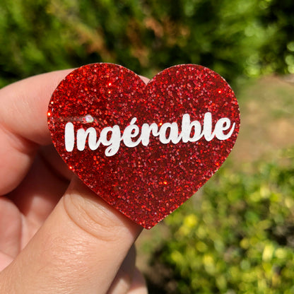 Broche "Ingérable" en acrylique à paillettes rouges