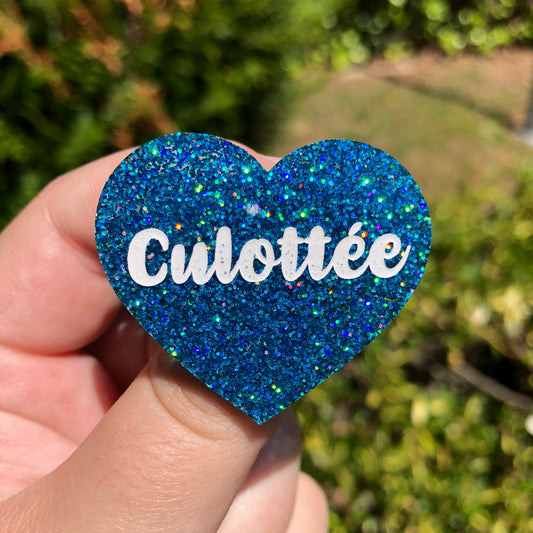 Broche "Culottée" en acrylique à paillettes bleues