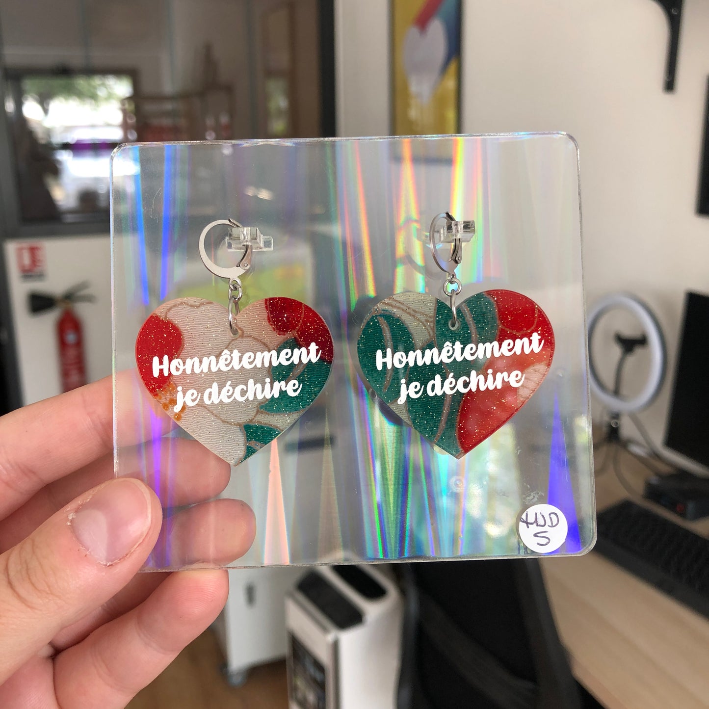 Boucles d'oreilles "Honnêtement je déchire" en acrylique japonaise fleurie