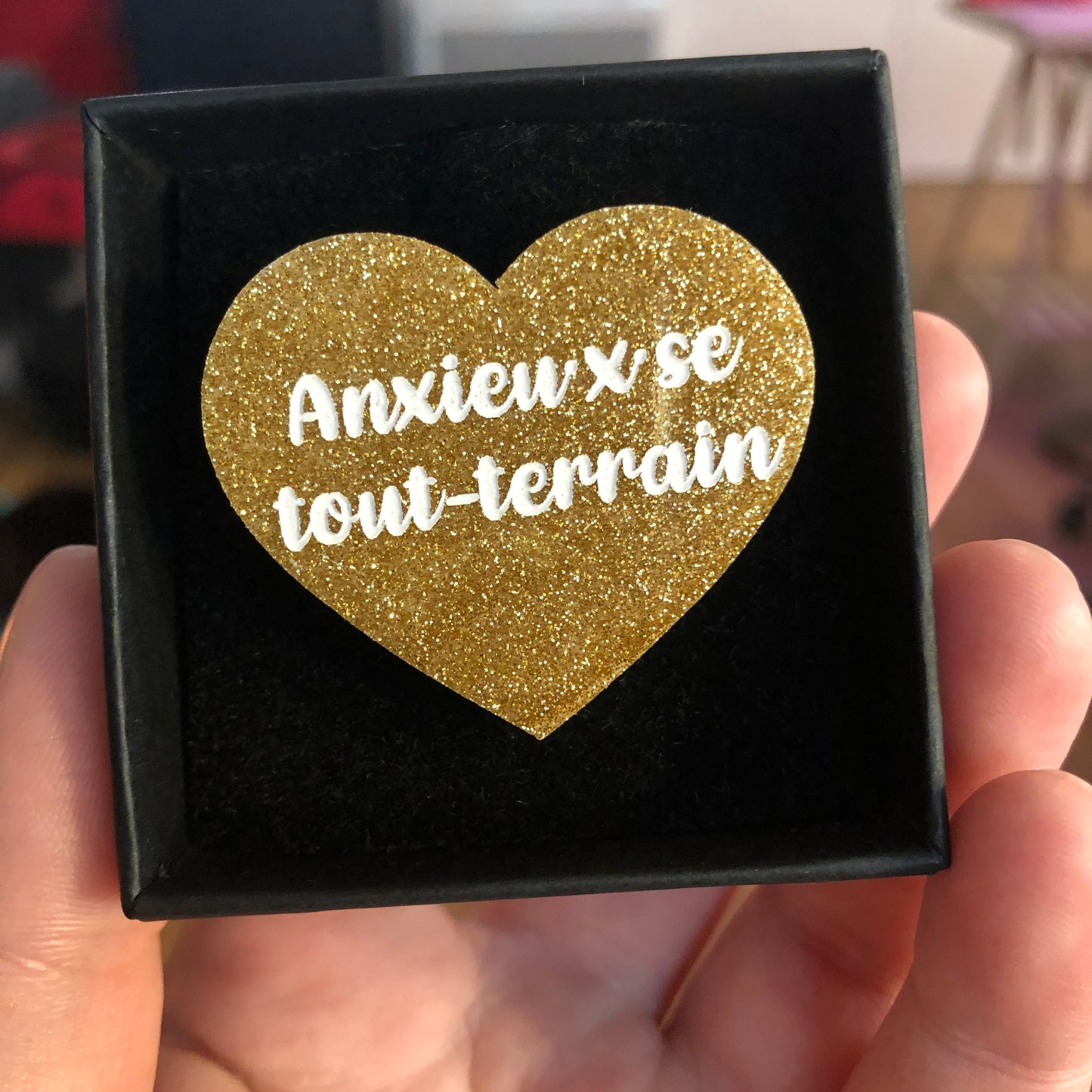[INCLUSIF] Broche "Anxieu.x.se tout-terrain" en acrylique japonaise dorée
