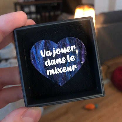 Broches "Contrôle technique" dans les tons bleus/violets