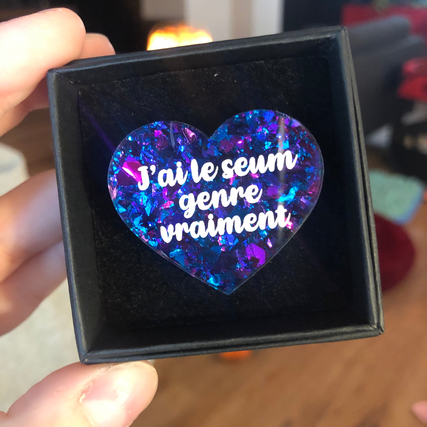Broches "Contrôle technique" dans les tons bleus/violets