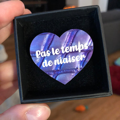 Broches "Contrôle technique" dans les tons bleus/violets