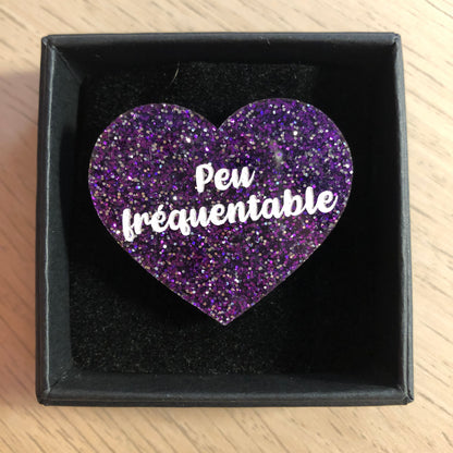Broches "Contrôle technique" dans les tons bleus/violets