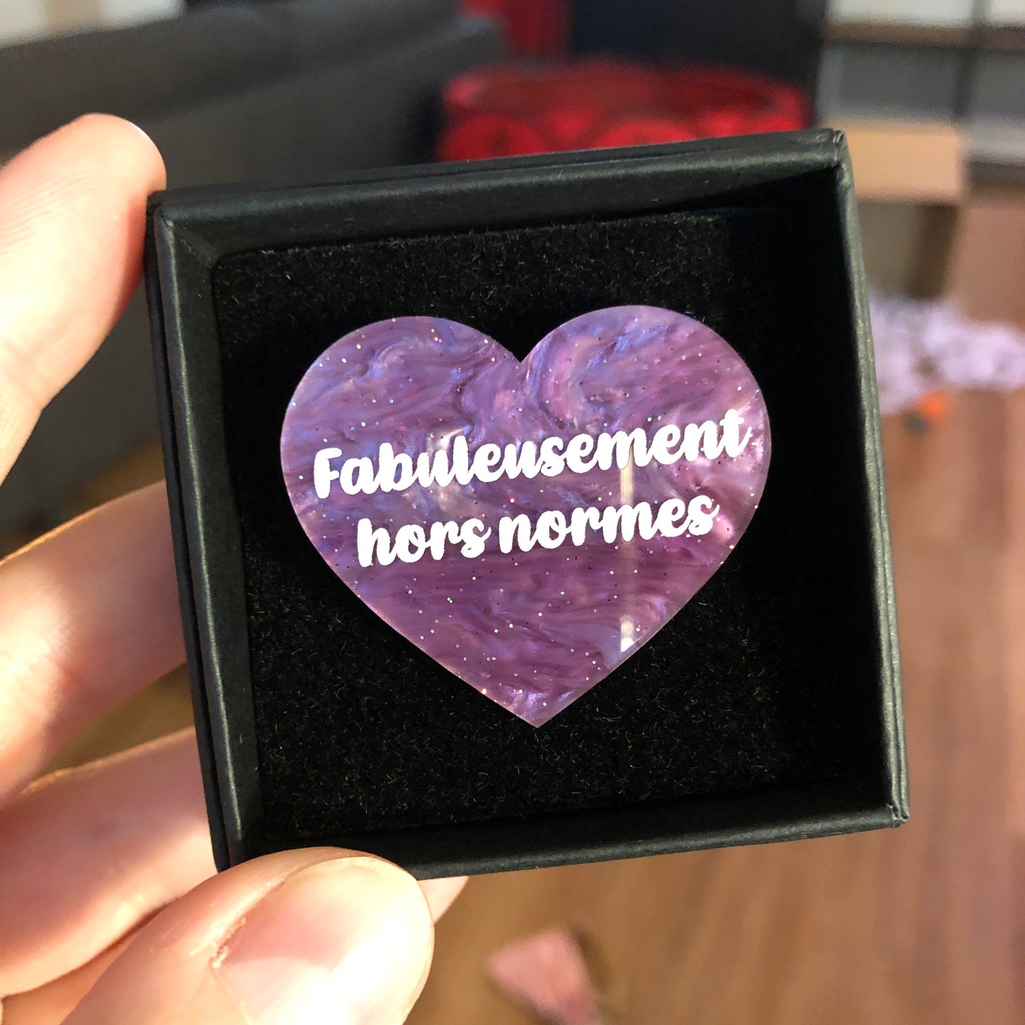 Broches "Contrôle technique" dans les tons violets