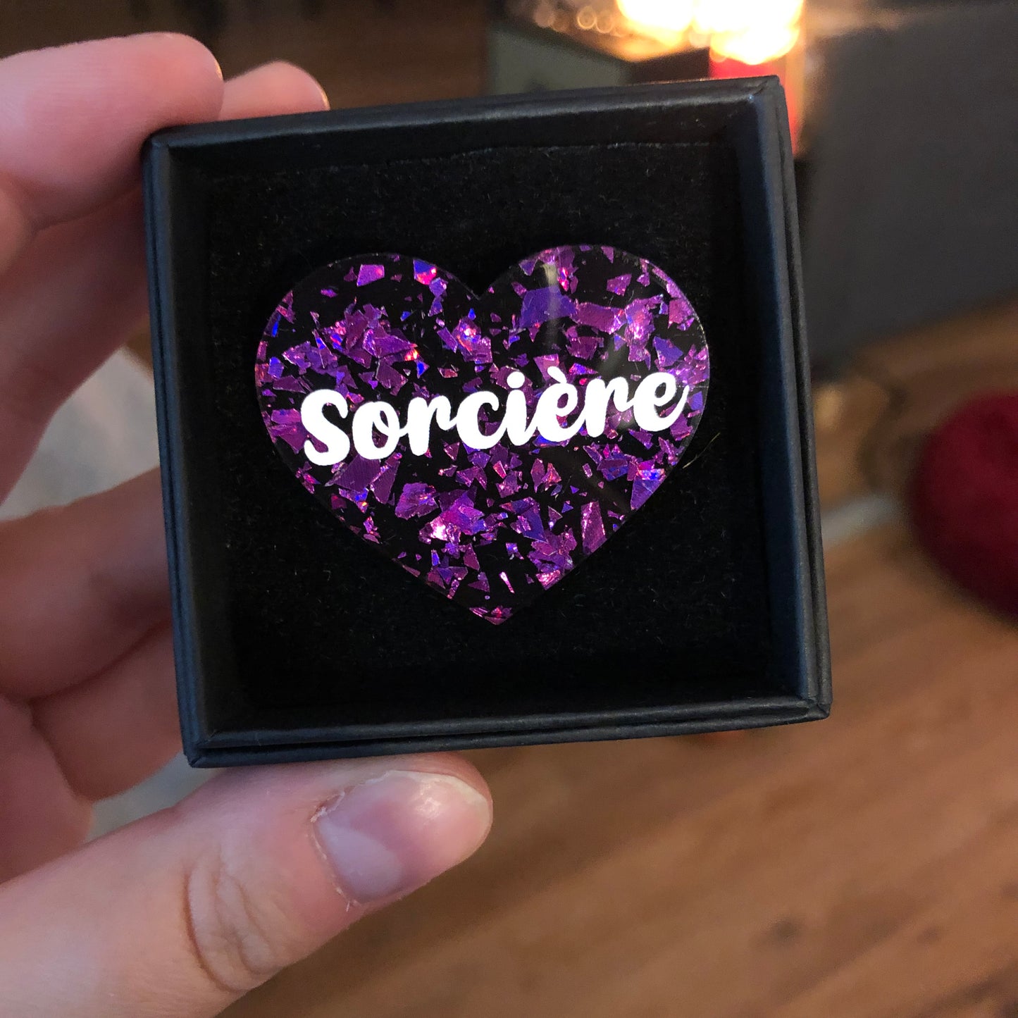 Broches "Contrôle technique" dans les tons violets
