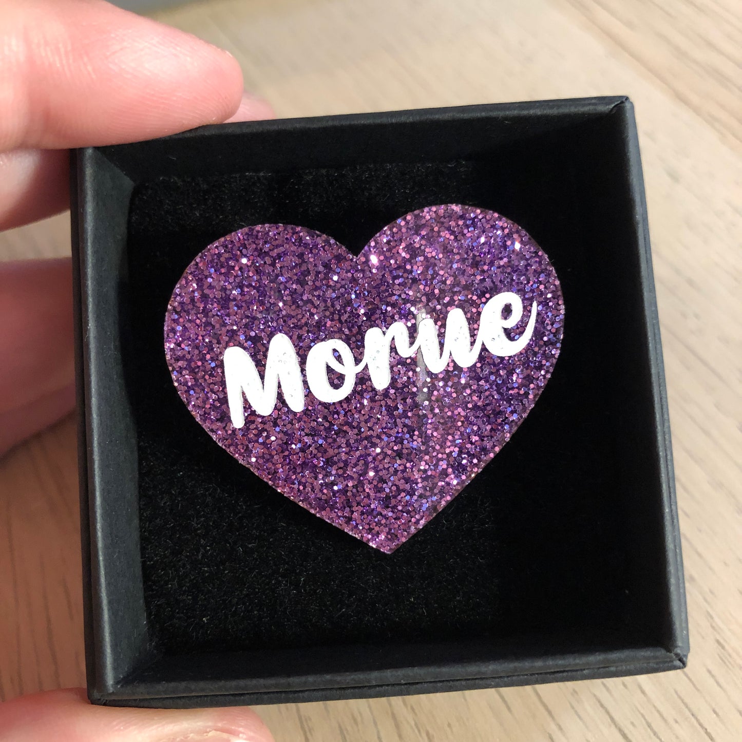 Broches "Contrôle technique" dans les tons violets