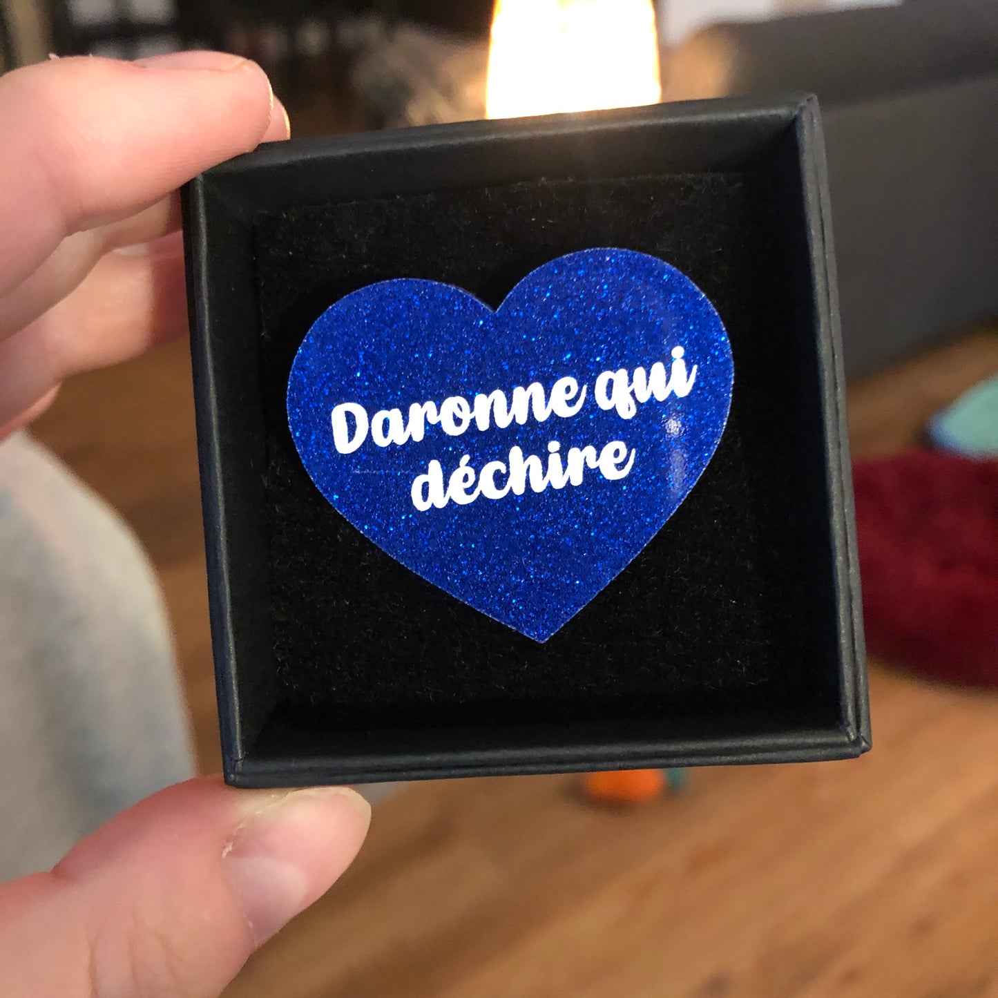 Broches "Contrôle technique" dans les tons bleus