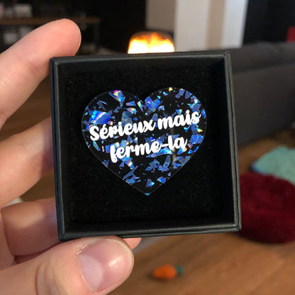 Broches "Contrôle technique" dans les tons bleus