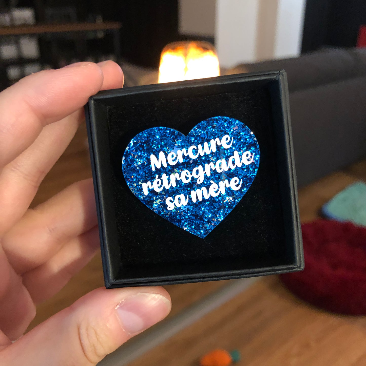 Broches "Contrôle technique" dans les tons bleus