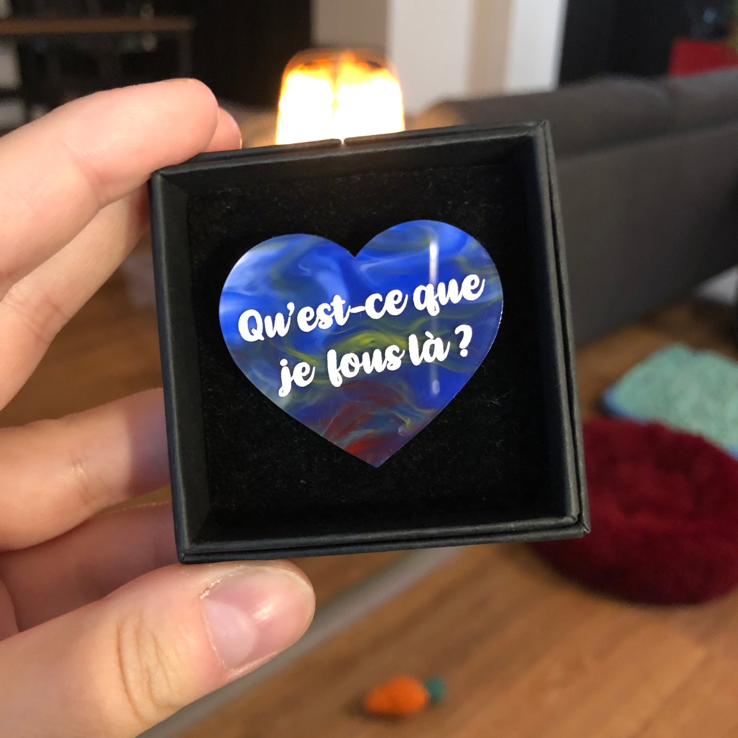 Broches "Contrôle technique" dans les tons bleus