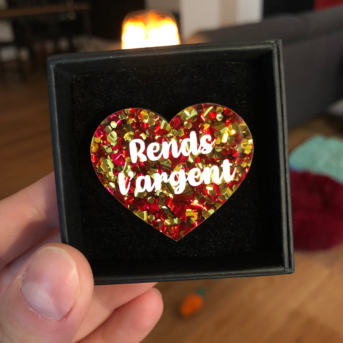 Broches "Contrôle technique" dans les tons jaunes/oranges