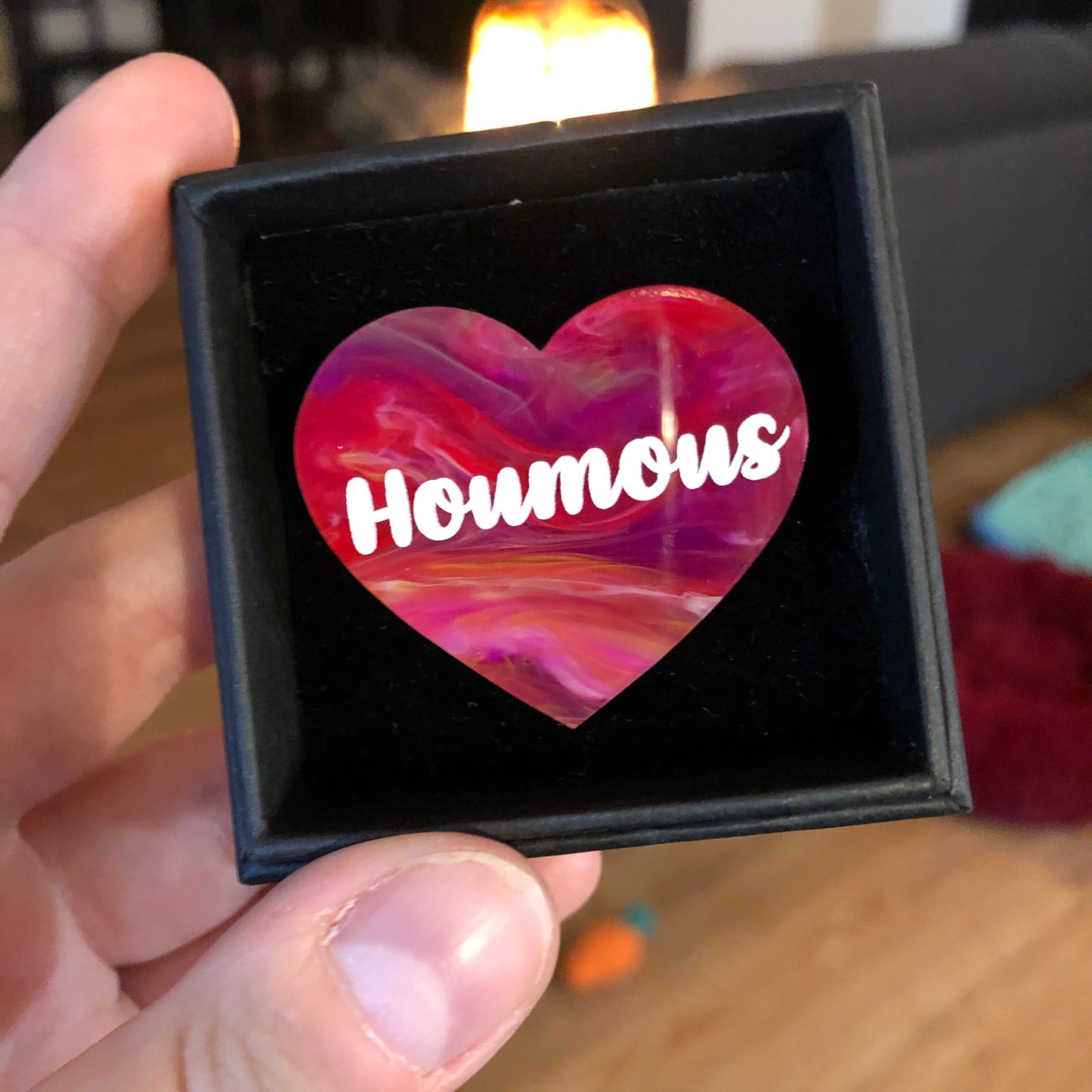 Broches "Contrôle technique" dans les tons rouges