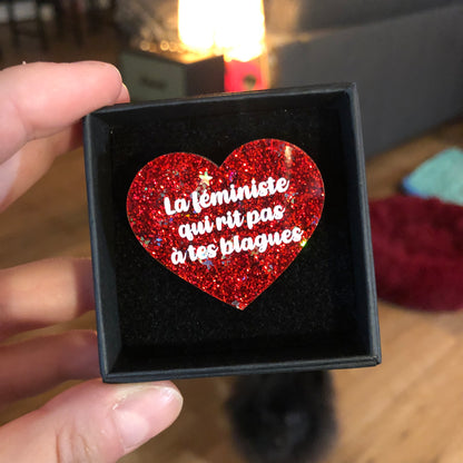Broches "Contrôle technique" dans les tons rouges