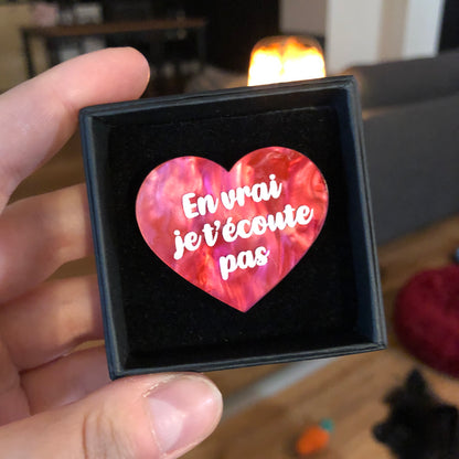 Broches "Contrôle technique" dans les tons rouges