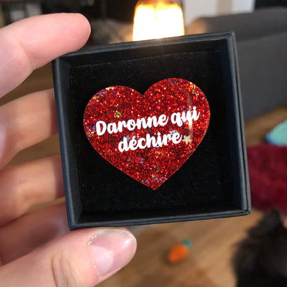 Broches "Contrôle technique" dans les tons rouges