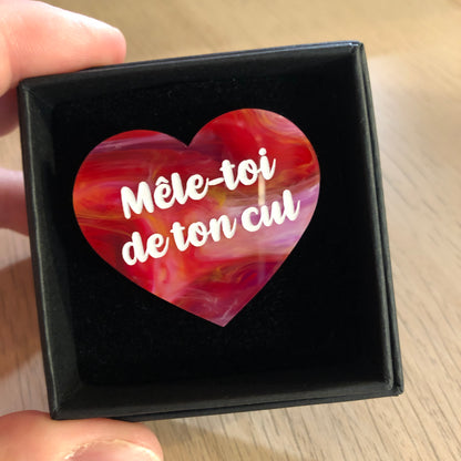 Broches "Contrôle technique" dans les tons rouges