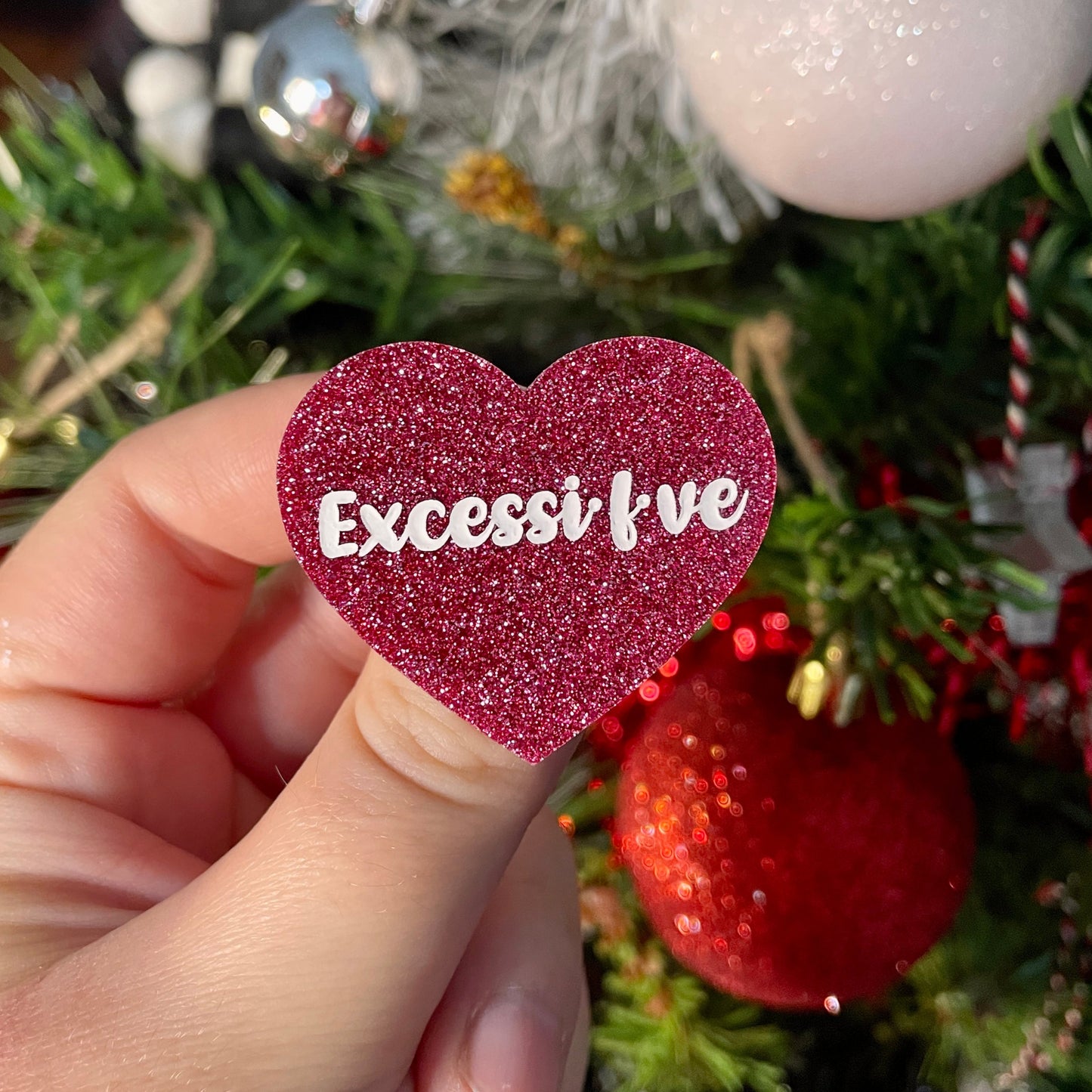 [INCLUSIF] Broche "Excessi.f.ve" en acrylique japonaise rose à paillettes