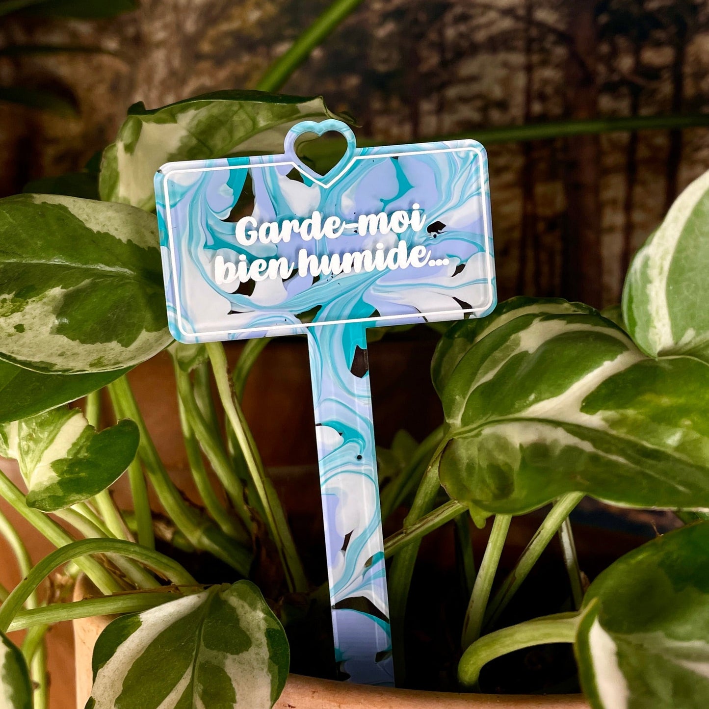 [CONTRÔLE TECHNIQUE] Pic à plante "Garde-moi bien humide" en acrylique marbrée bleue, verte, blanche et transparente