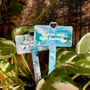 [CONTRÔLE TECHNIQUE] Pic à plante "Garde-moi bien humide" en acrylique marbrée bleue, verte, blanche et transparente