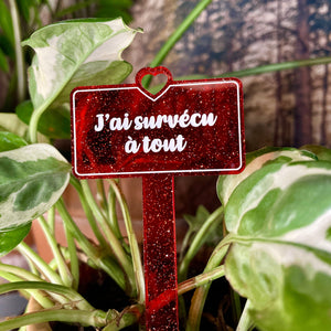 Pic à plante "J'ai survécu à tout" en acrylique transparente rouge à paillettes