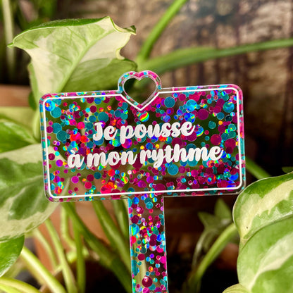 Pic à plante "Je pousse à mon rythme" en acrylique à pois roses et bleus