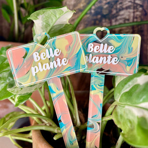 Pic à plante "Belle plante" en acrylique marbrée pastel jaune, verte et corail