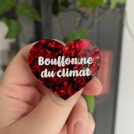 [INCLUSIF] Broche "Bouffon.ne du climat" en acrylique à gros confettis rouges sur fond noir