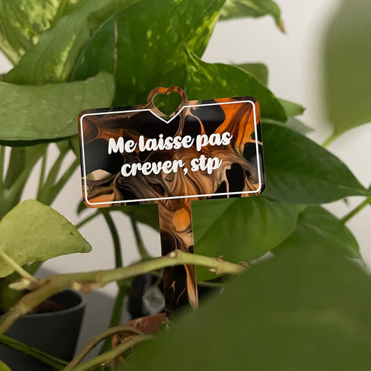 Pic à plante "Me laisse pas crever, stp" en acrylique marbrée orange, noire, blanche et transparente