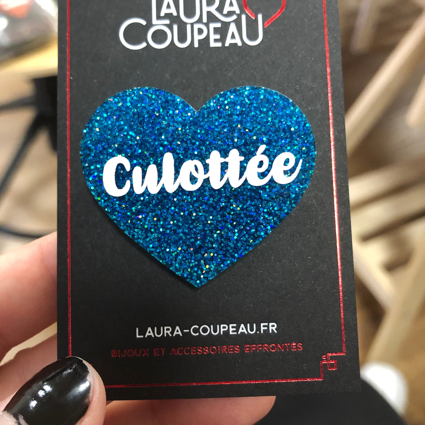 Broche "Culottée" en acrylique à paillettes bleues