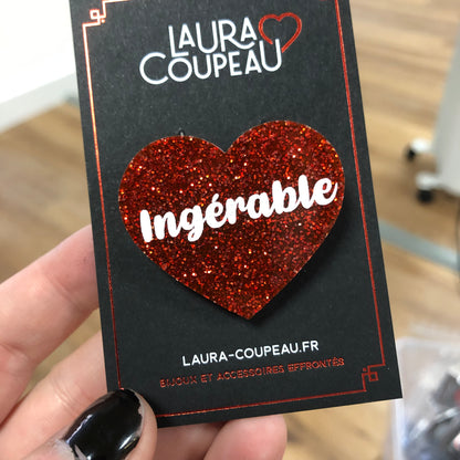 Broche "Ingérable" en acrylique à paillettes rouges