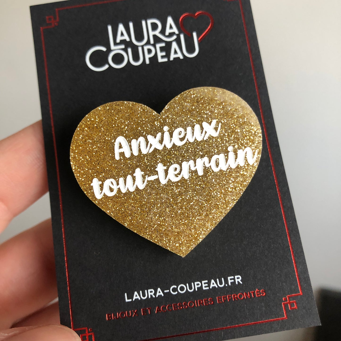 [MASCULIN] Broche "Anxieux tout-terrain" en acrylique japonaise dorée