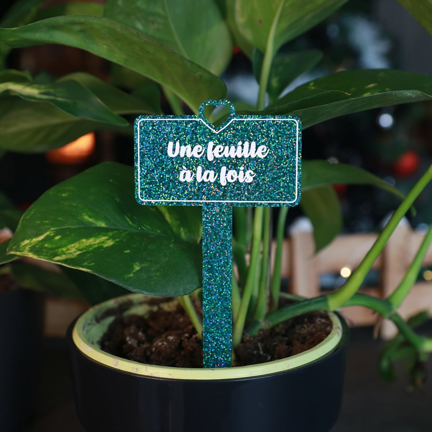 Pic à plante "Une feuille à la fois" en acrylique à paillettes turquoise holographiques