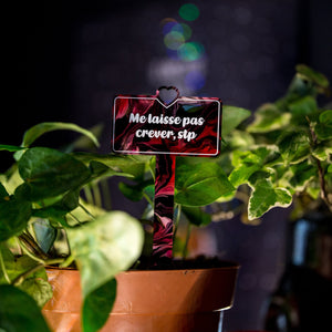 [CONTRÔLE TECHNIQUE] Pic à plante "Me laisse pas, crever" en acrylique marbrée rouge/rose, noire, blanche et transparente