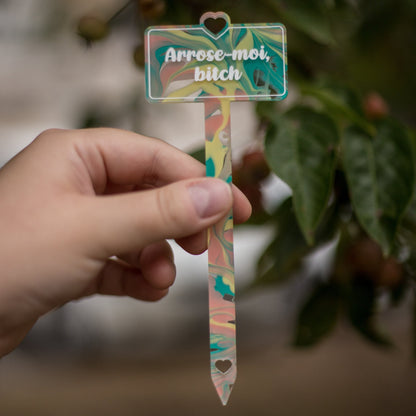 [CONTRÔLE TECHNIQUE] Pic à plante "Arrose-moi, bitch" en acrylique marbrée pastel jaune, verte et corail