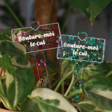 Charger l&#39;image dans la galerie, [CONTRÔLE TECHNIQUE] Pic à plante &quot;Bouture-moi le cul&quot; en acrylique transparente avec des éclats de confettis turquoise
