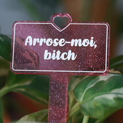 Pic à plante "Arrose-moi bitch" en acrylique rose transparente à paillettes