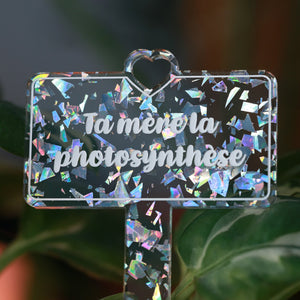 Pic à plante "Ta mère la photosynthèse" en acrylique transparente avec des éclays de confettis argentés