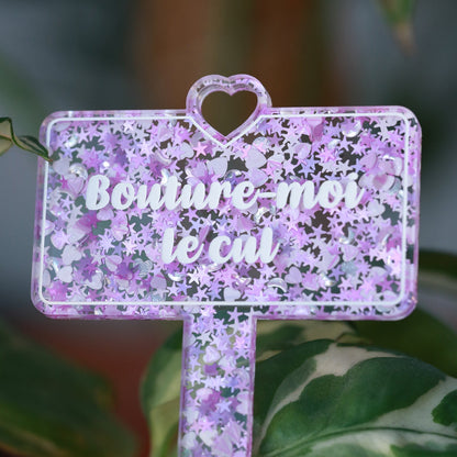 Pic à plante "Bouture-moi le cul" en acrylique transparente à confettis étoiles et coeurs blancs et mauves