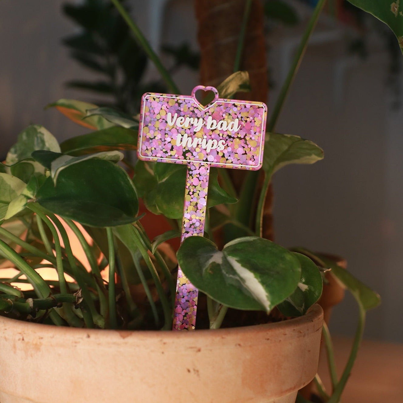 [CONTRÔLE TECHNIQUE] Pic à plante "Very bad thrips" en acrylique marbrée rouge