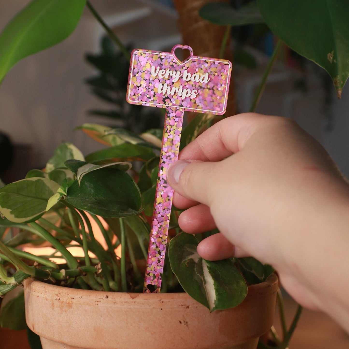 [CONTRÔLE TECHNIQUE] Pic à plante "Very bad thrips" en acrylique marbrée rouge