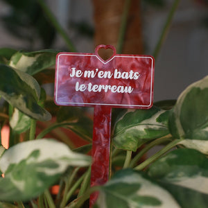Pic à plante "Je m'en bats le terreau" en acrylique marbrée rouge