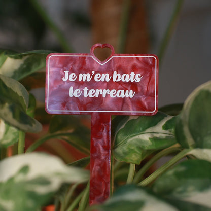 Pic à plante "Je m'en bats le terreau" en acrylique marbrée rouge